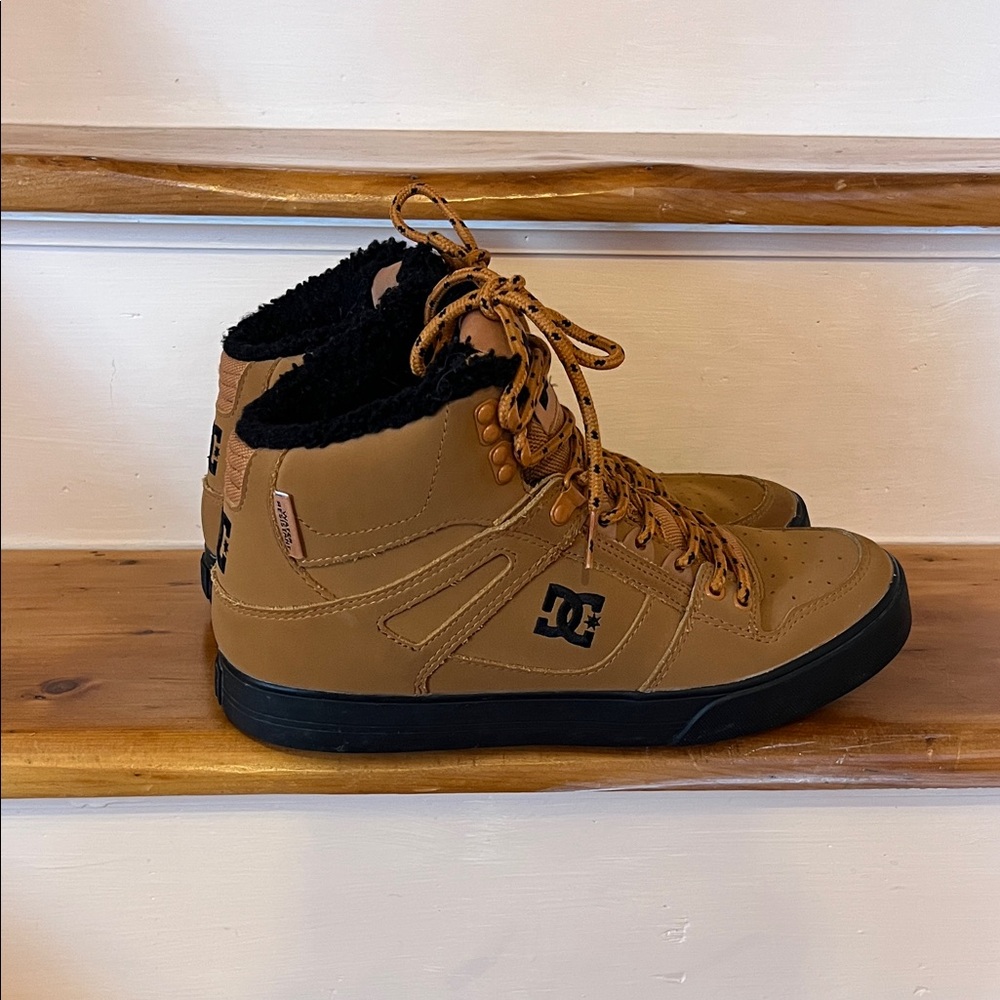 DC Tan High-Top Lined Winter Sneakers with Black Trim